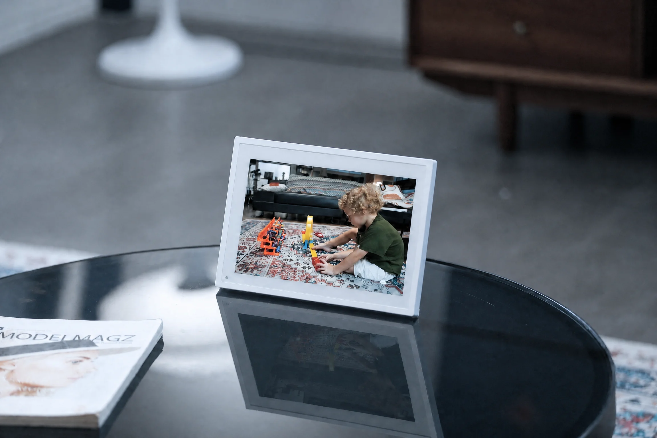 LaticX smart calendar frame